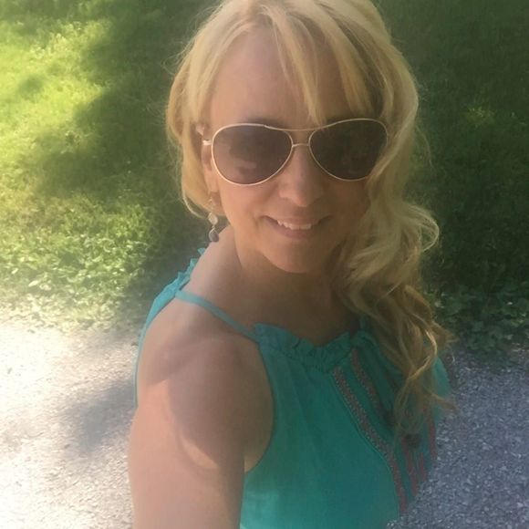 Meet your Posher, Heather - Picture 1 of 1